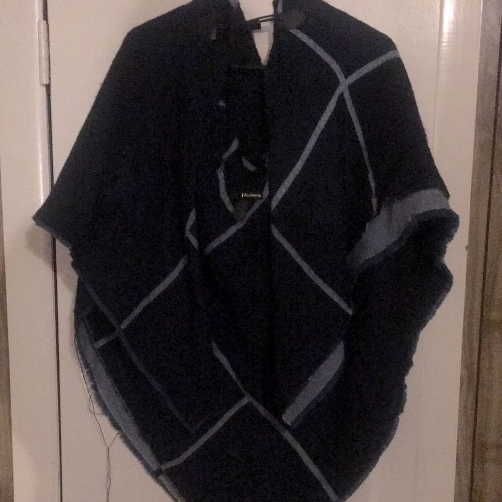 Modena blue shawl